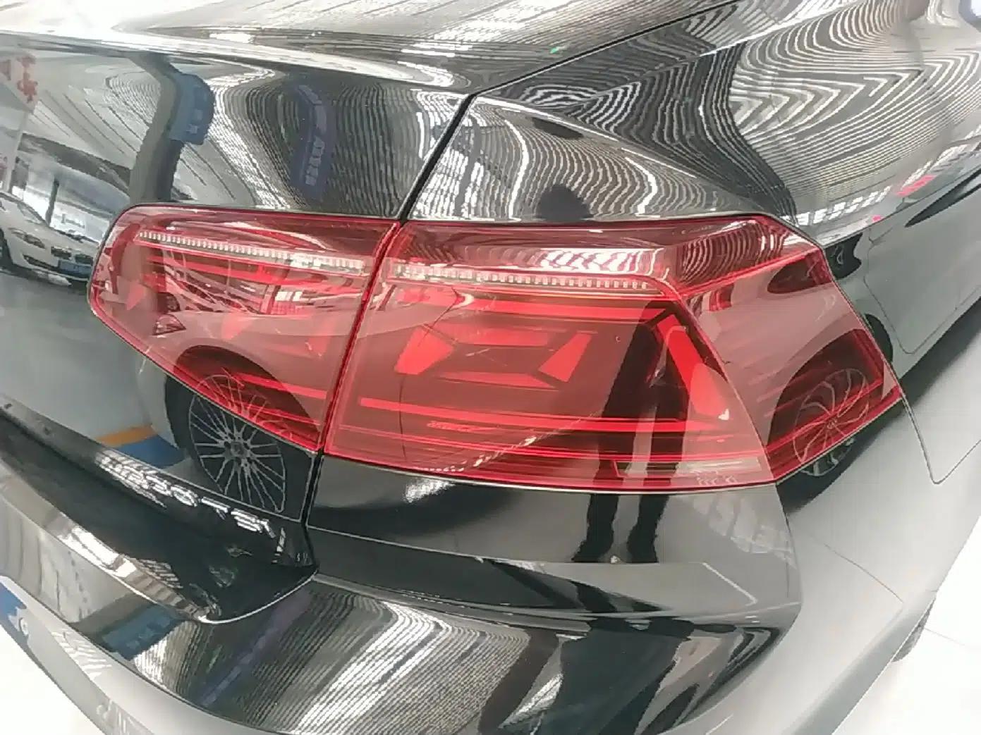 Volkswagen Magotan 2023 2 Million Units Limited Edition 330TSI DSG Leading Version — миниатюра 9