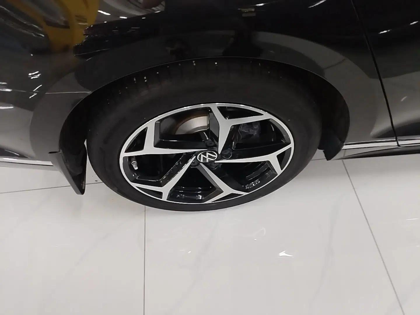 Volkswagen Magotan 2025 Zhongxiang Version 330TSI DSG Luxury Edition — миниатюра 11