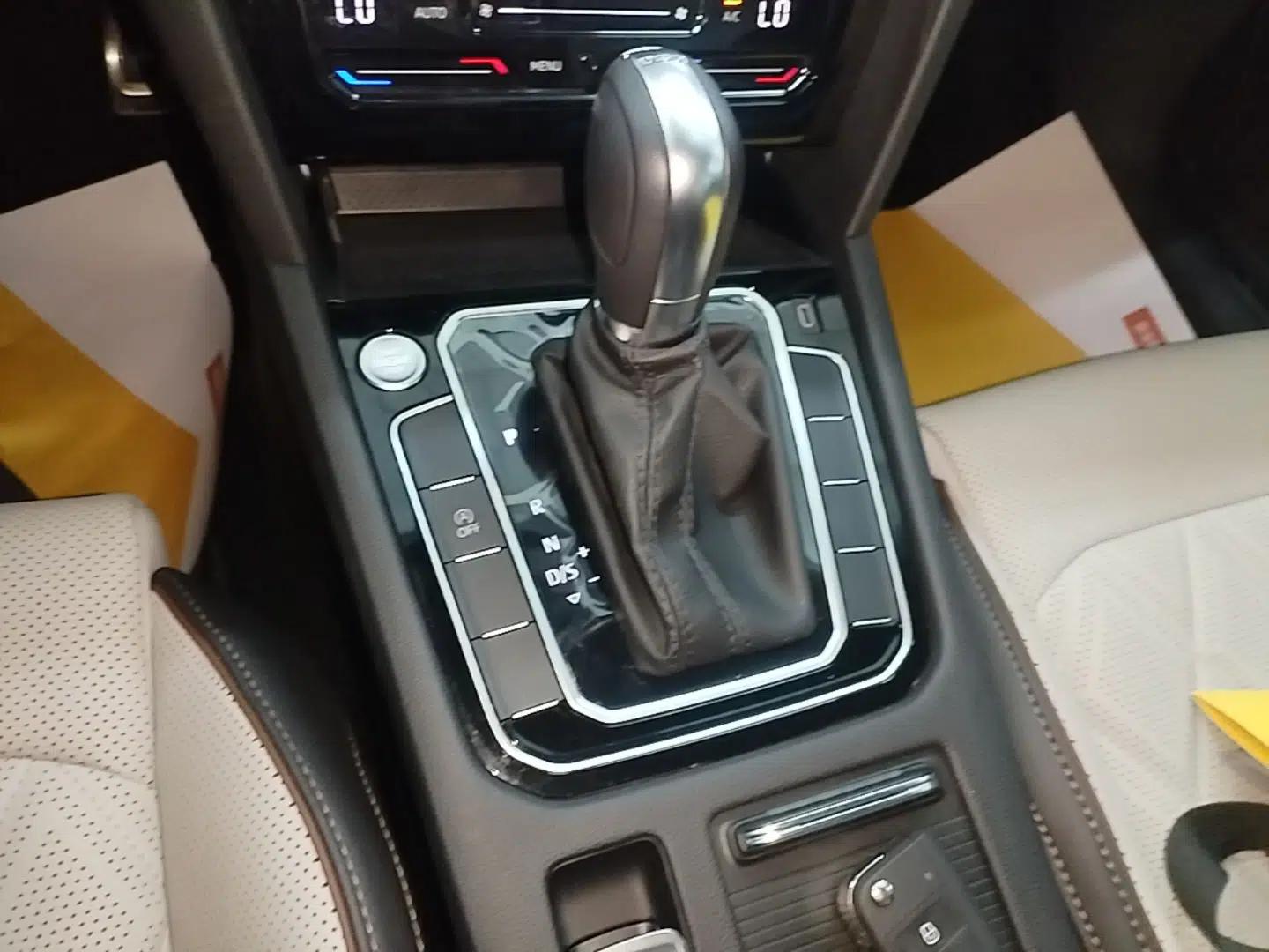 Volkswagen Magotan 2025 Zhongxiang Version 330TSI DSG Luxury Edition — миниатюра 16