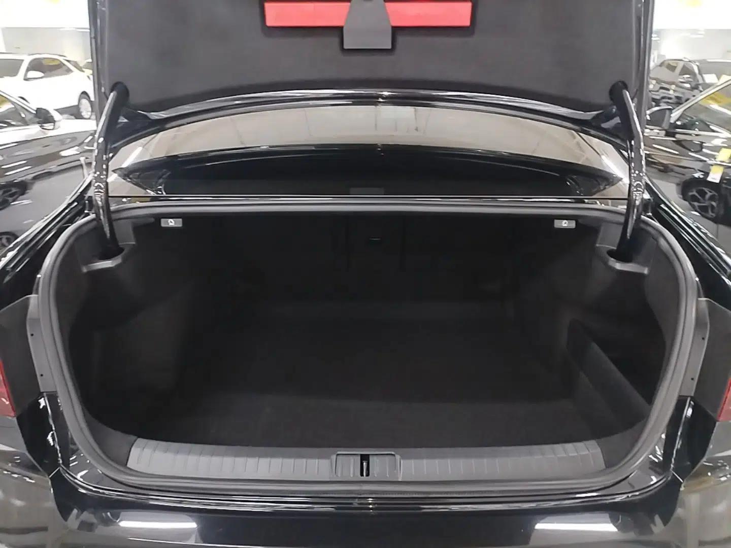 Volkswagen Magotan 2025 Zhongxiang Version 330TSI DSG Luxury Edition — миниатюра 22