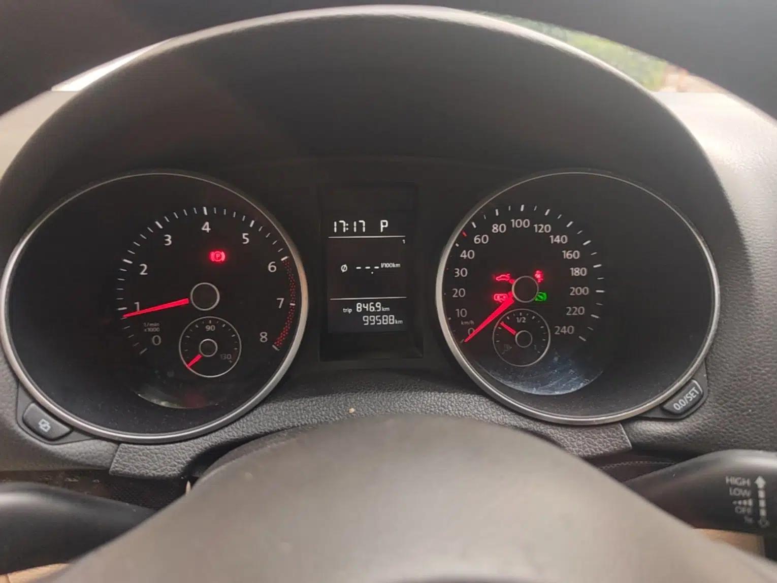 Volkswagen Golf 2012 1.6L Automatic Comfort Model — миниатюра 11