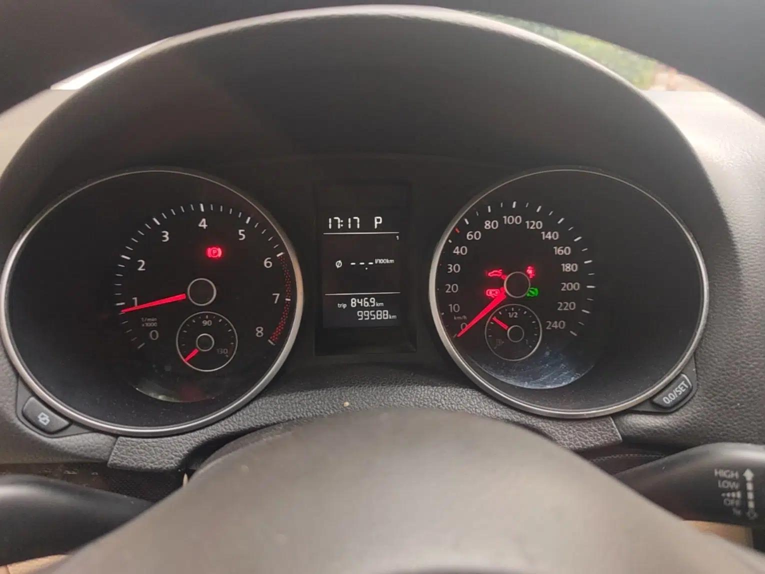 Volkswagen Golf 2012 1.6L Automatic Comfort Model — миниатюра 12