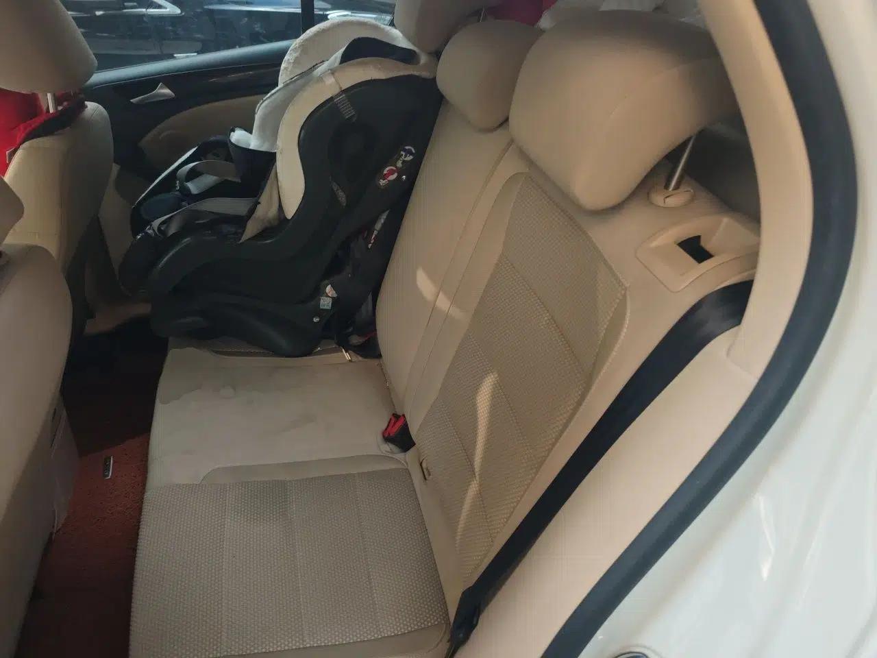 Volkswagen Golf 2012 1.6L Automatic Comfort Model — миниатюра 17