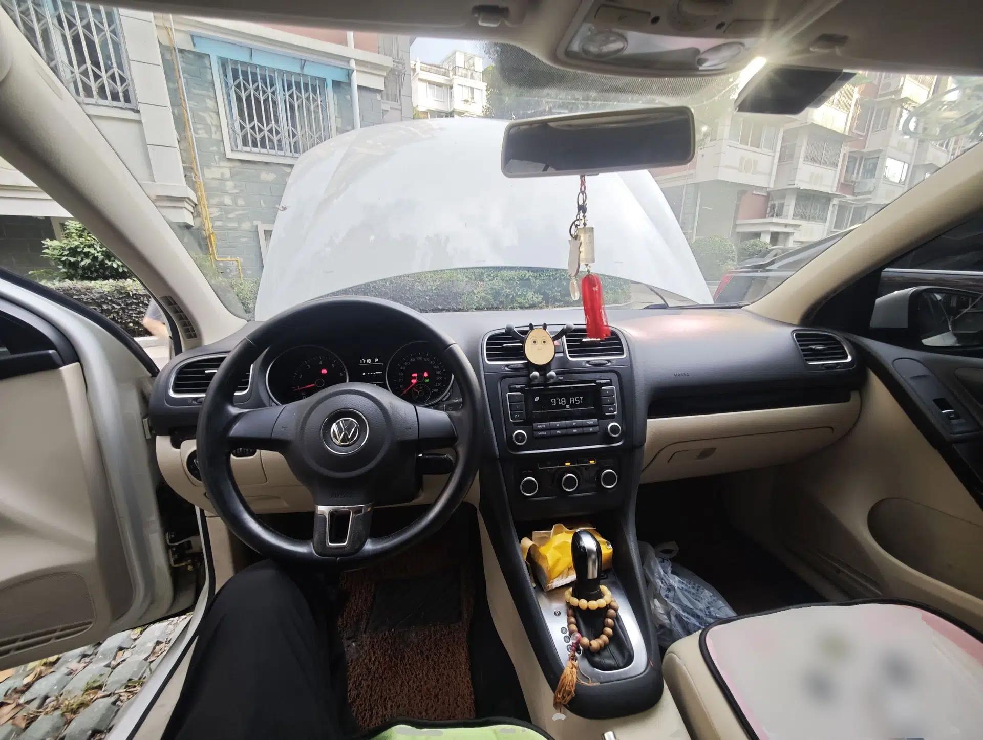 Volkswagen Golf 2012 1.6L Automatic Comfort Model — миниатюра 9