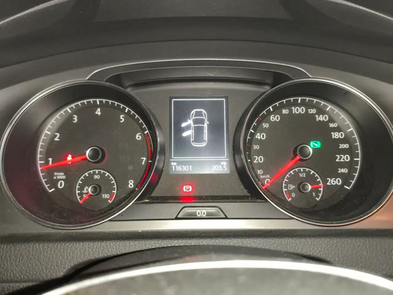 Volkswagen Golf 2016 1.6L Automatic Comfort Model — миниатюра 11