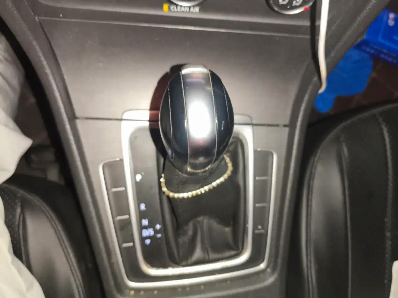 Volkswagen Golf 2016 1.6L Automatic Comfort Model — миниатюра 14