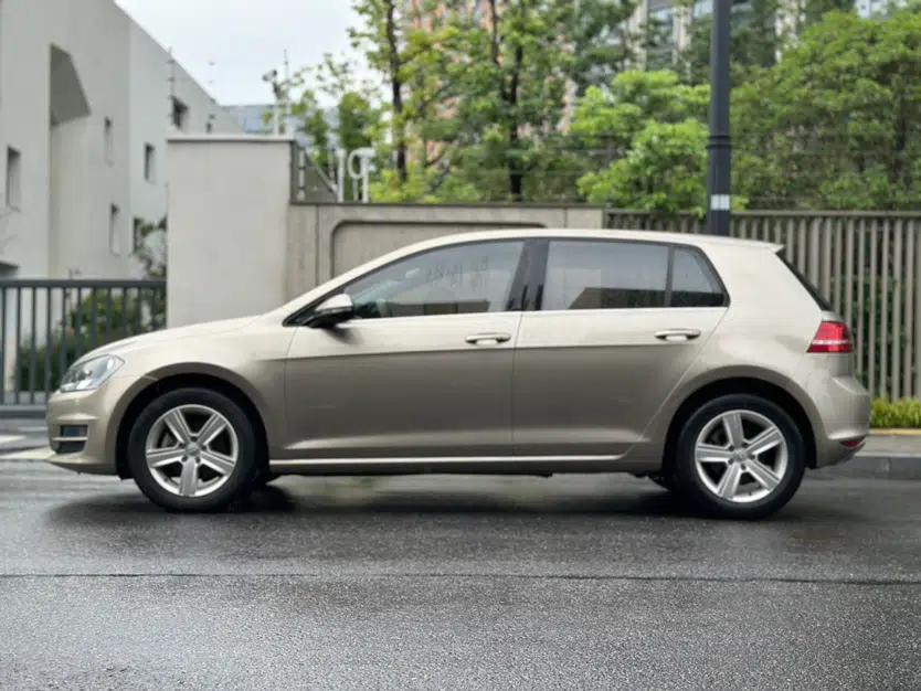 Volkswagen Golf 2016 1.6L Automatic Comfort Model — миниатюра 13