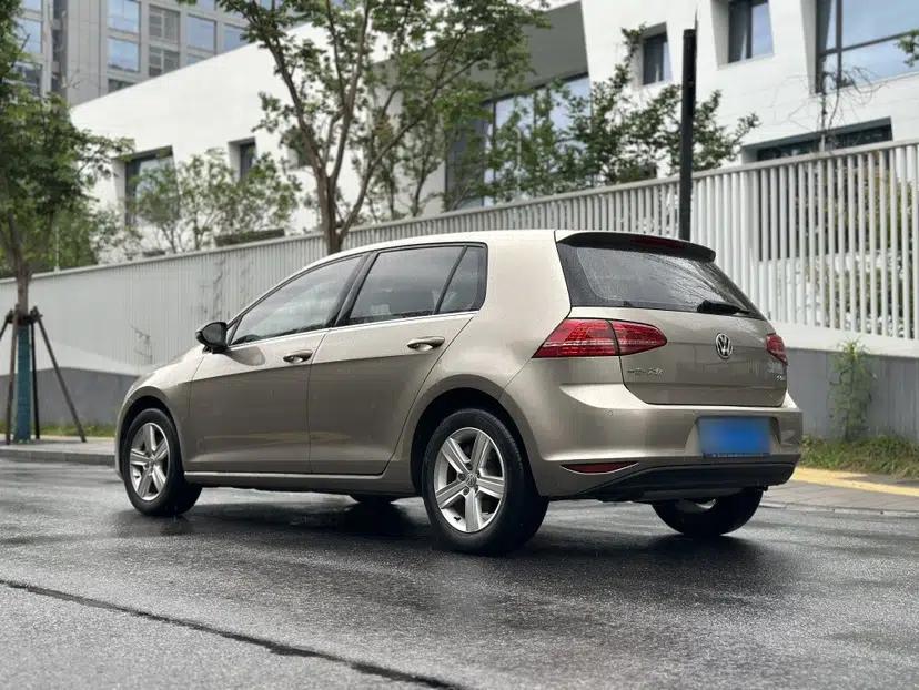 Volkswagen Golf 2016 1.6L Automatic Comfort Model — миниатюра 16