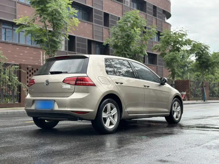 Volkswagen Golf 2016 1.6L Automatic Comfort Model — миниатюра 17