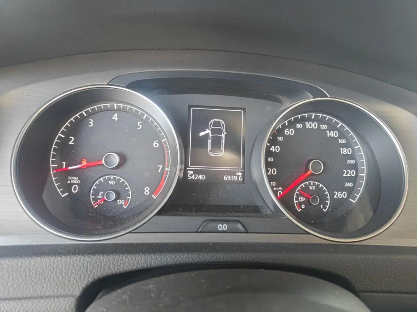 Volkswagen Golf 2016 1.6L Automatic Comfort Model — миниатюра 20