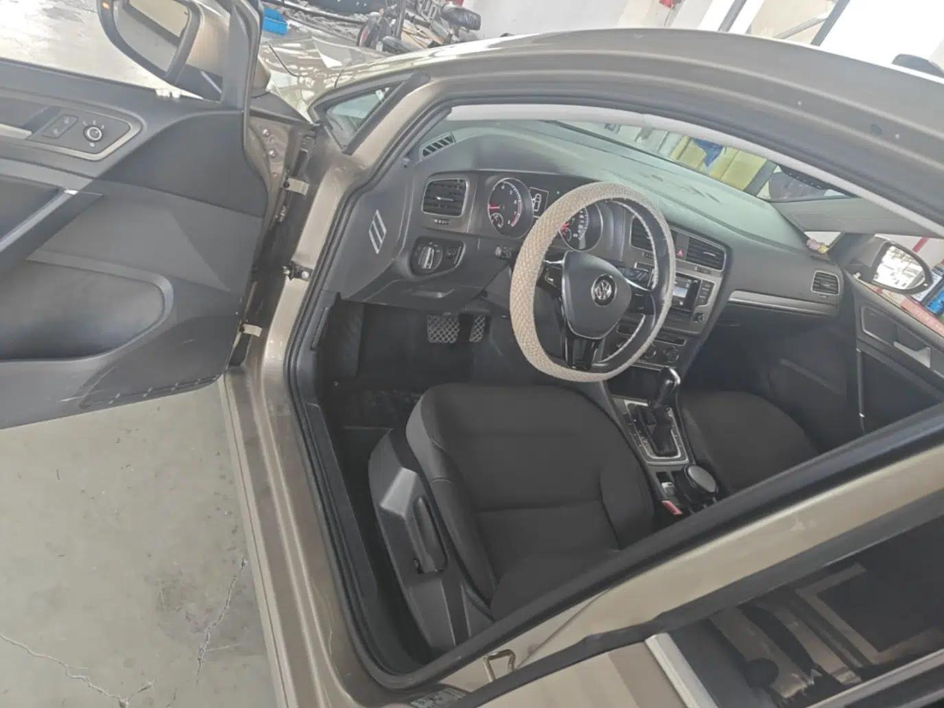 Volkswagen Golf 2016 1.6L Automatic Comfort Model — миниатюра 24