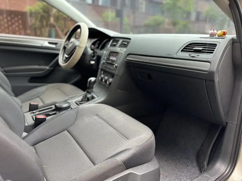 Volkswagen Golf 2016 1.6L Automatic Comfort Model — миниатюра 25