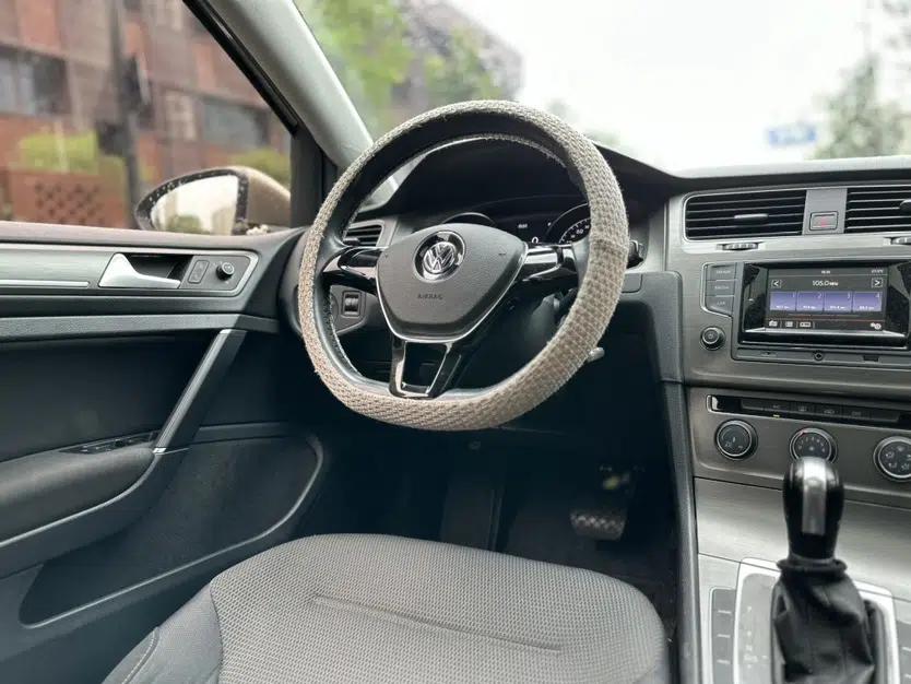 Volkswagen Golf 2016 1.6L Automatic Comfort Model — миниатюра 32