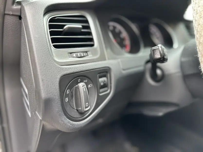 Volkswagen Golf 2016 1.6L Automatic Comfort Model — миниатюра 35