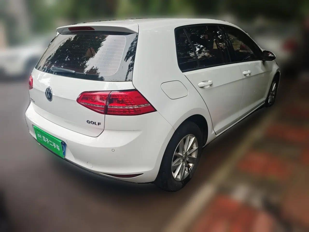 Volkswagen Golf 2014 1.6L Manual Fashion Edition — миниатюра 4