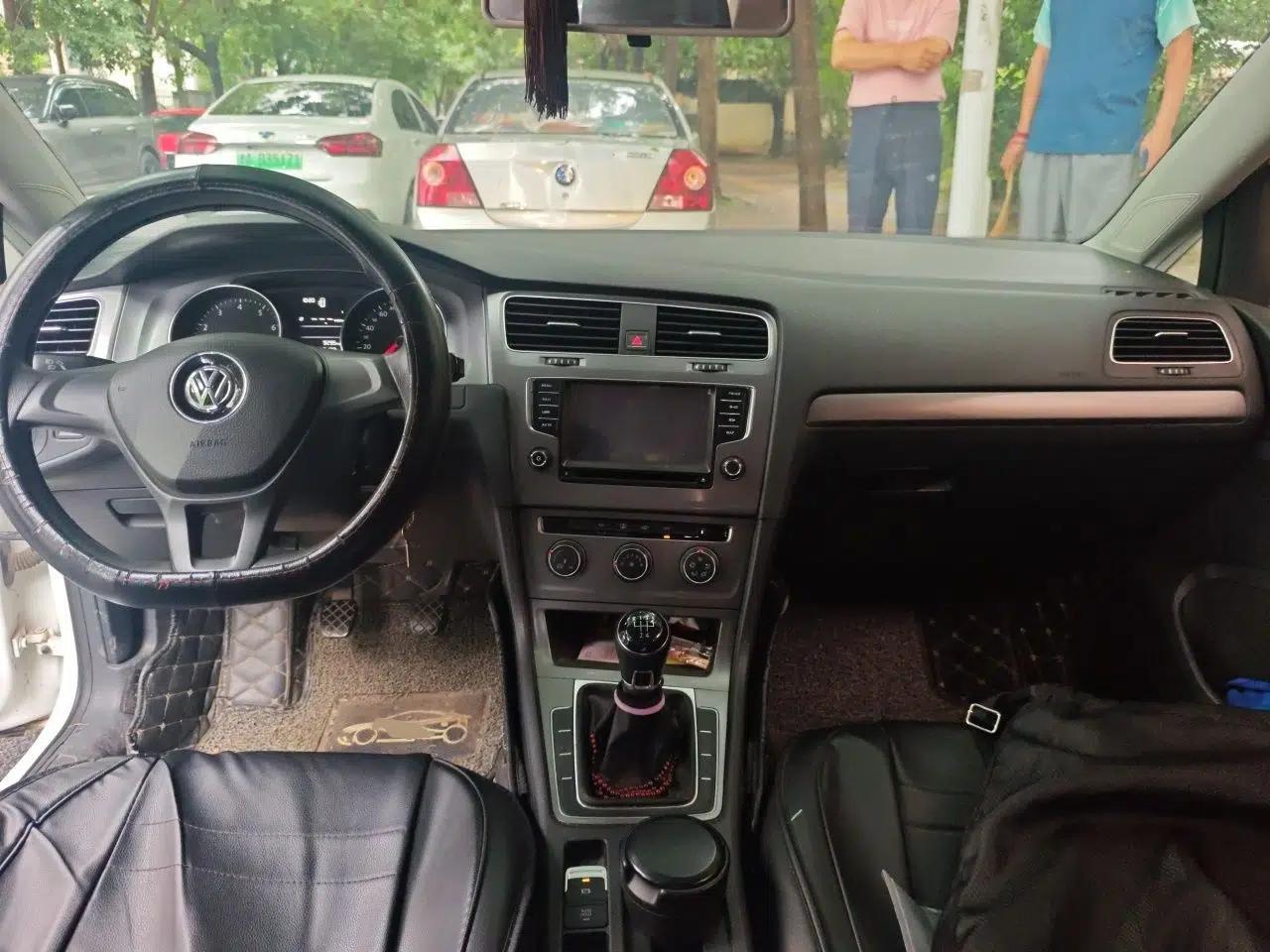 Volkswagen Golf 2014 1.6L Manual Fashion Edition — миниатюра 6
