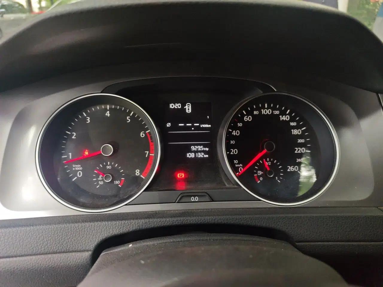 Volkswagen Golf 2014 1.6L Manual Fashion Edition — миниатюра 8
