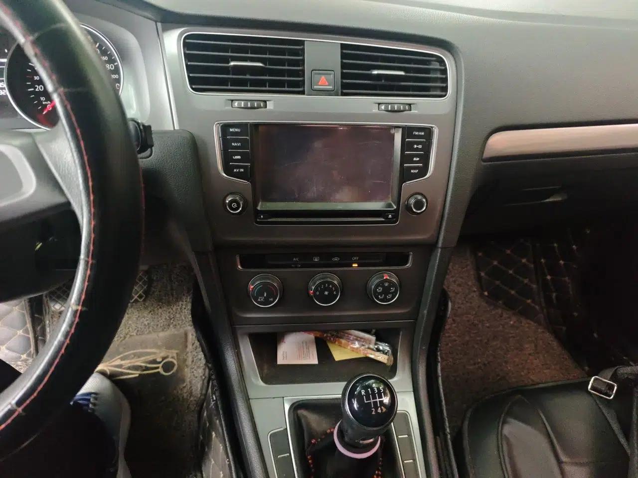 Volkswagen Golf 2014 1.6L Manual Fashion Edition — миниатюра 10