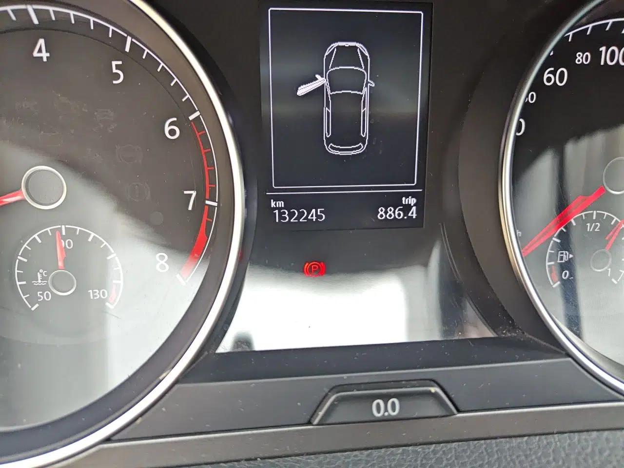 Volkswagen Golf 2016 1.6L Automatic Comfort Model — миниатюра 11