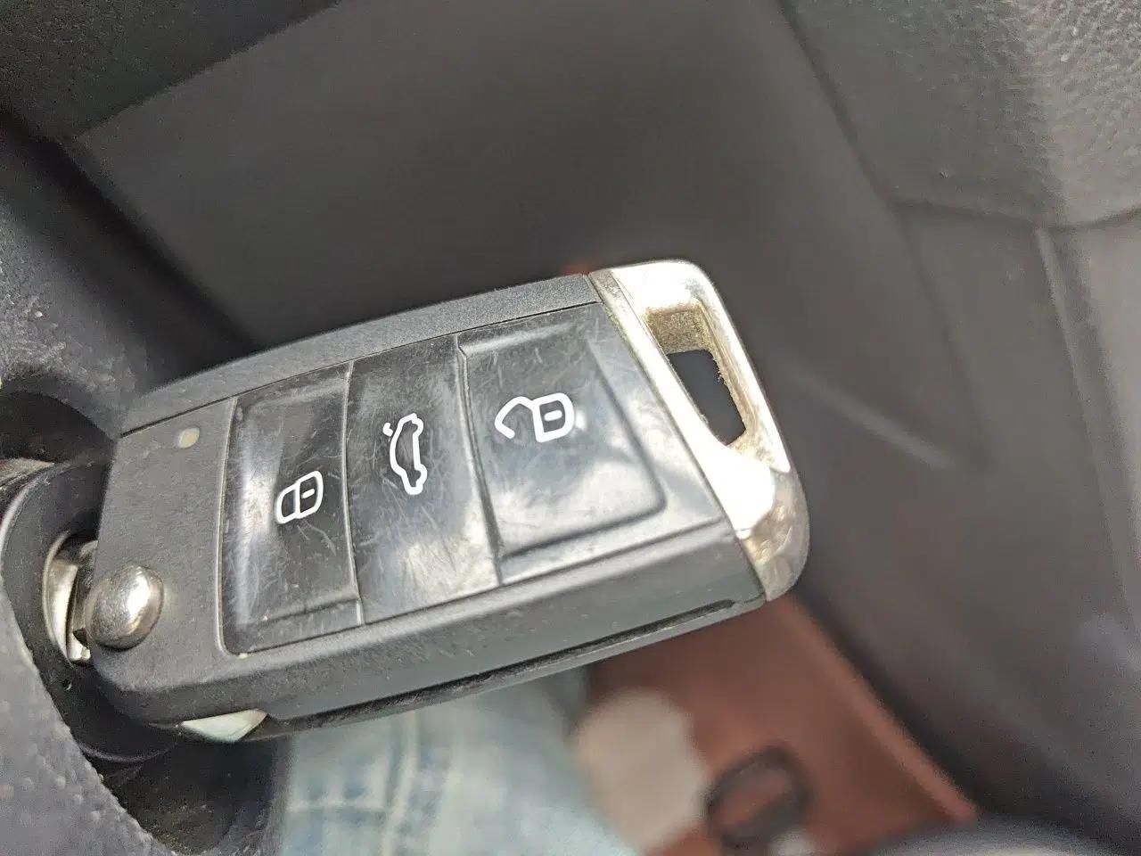 Volkswagen Golf 2016 1.6L Automatic Comfort Model — миниатюра 17
