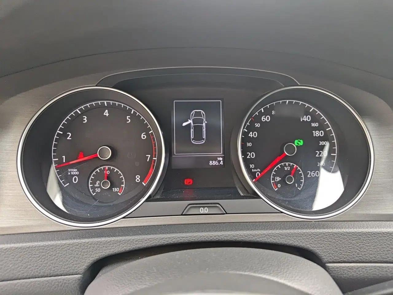 Volkswagen Golf 2016 1.6L Automatic Comfort Model — миниатюра 10
