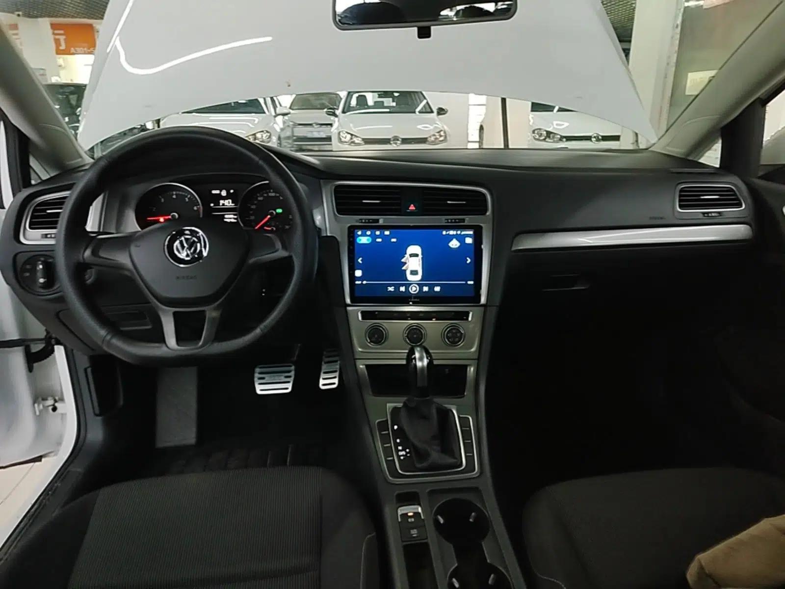 Volkswagen Golf 2014 1.6L Automatic Fashion Model — миниатюра 12