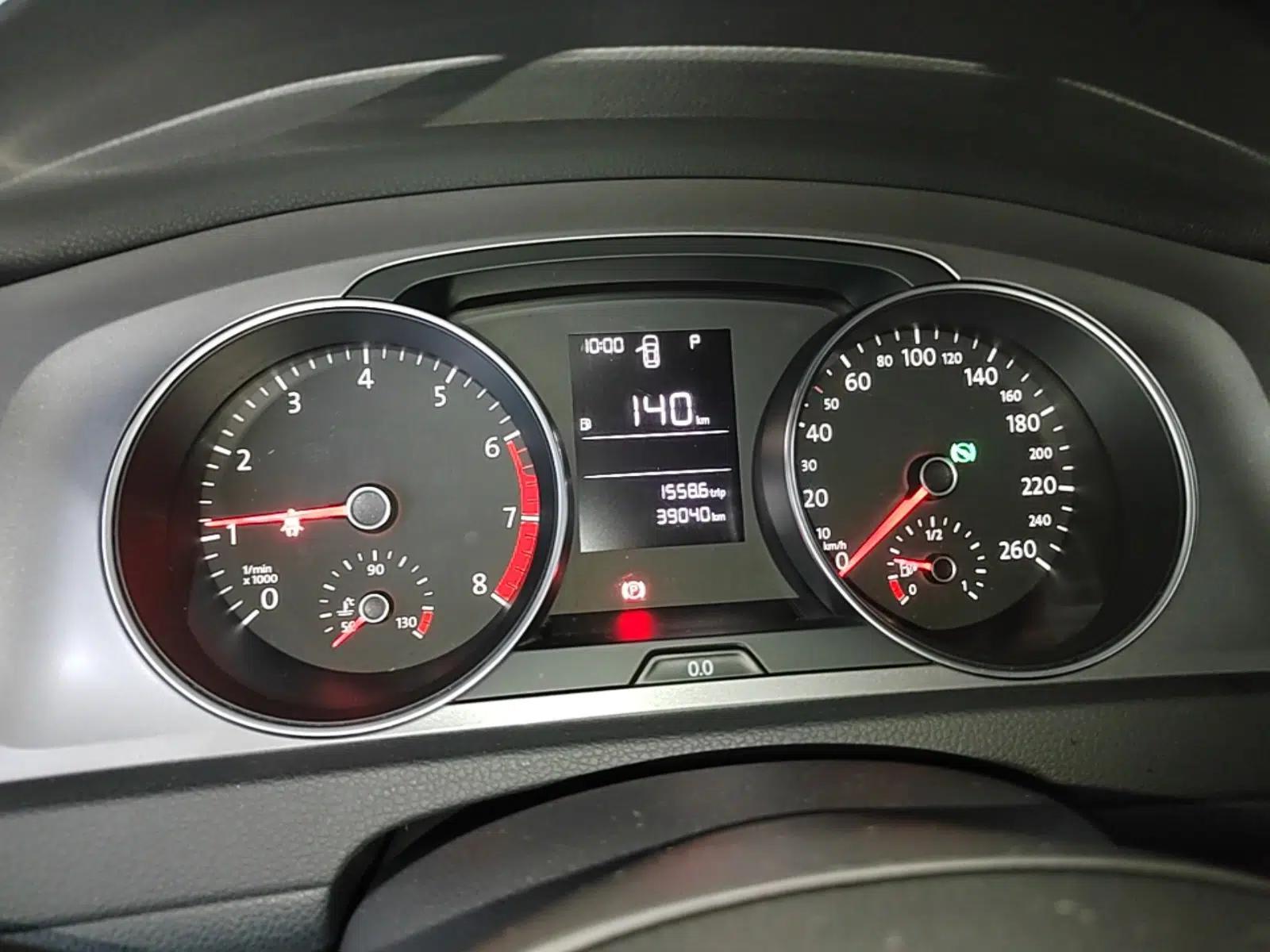 Volkswagen Golf 2014 1.6L Automatic Fashion Model — миниатюра 14