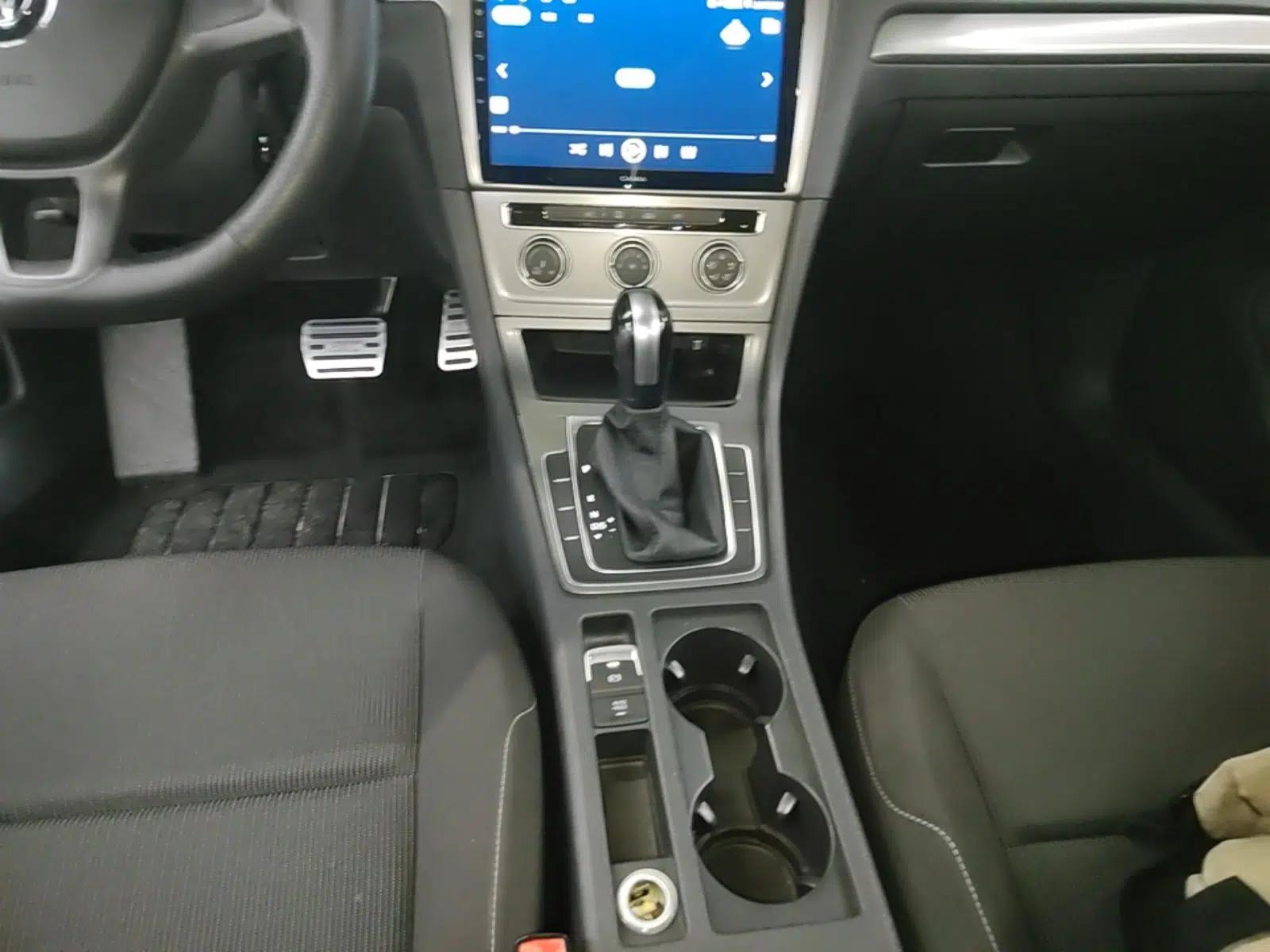 Volkswagen Golf 2014 1.6L Automatic Fashion Model — миниатюра 16