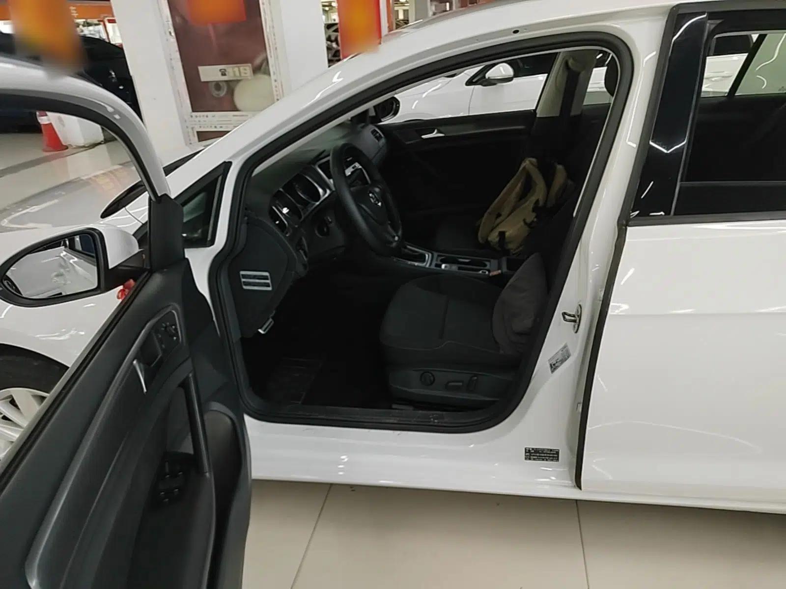 Volkswagen Golf 2014 1.6L Automatic Fashion Model — миниатюра 17