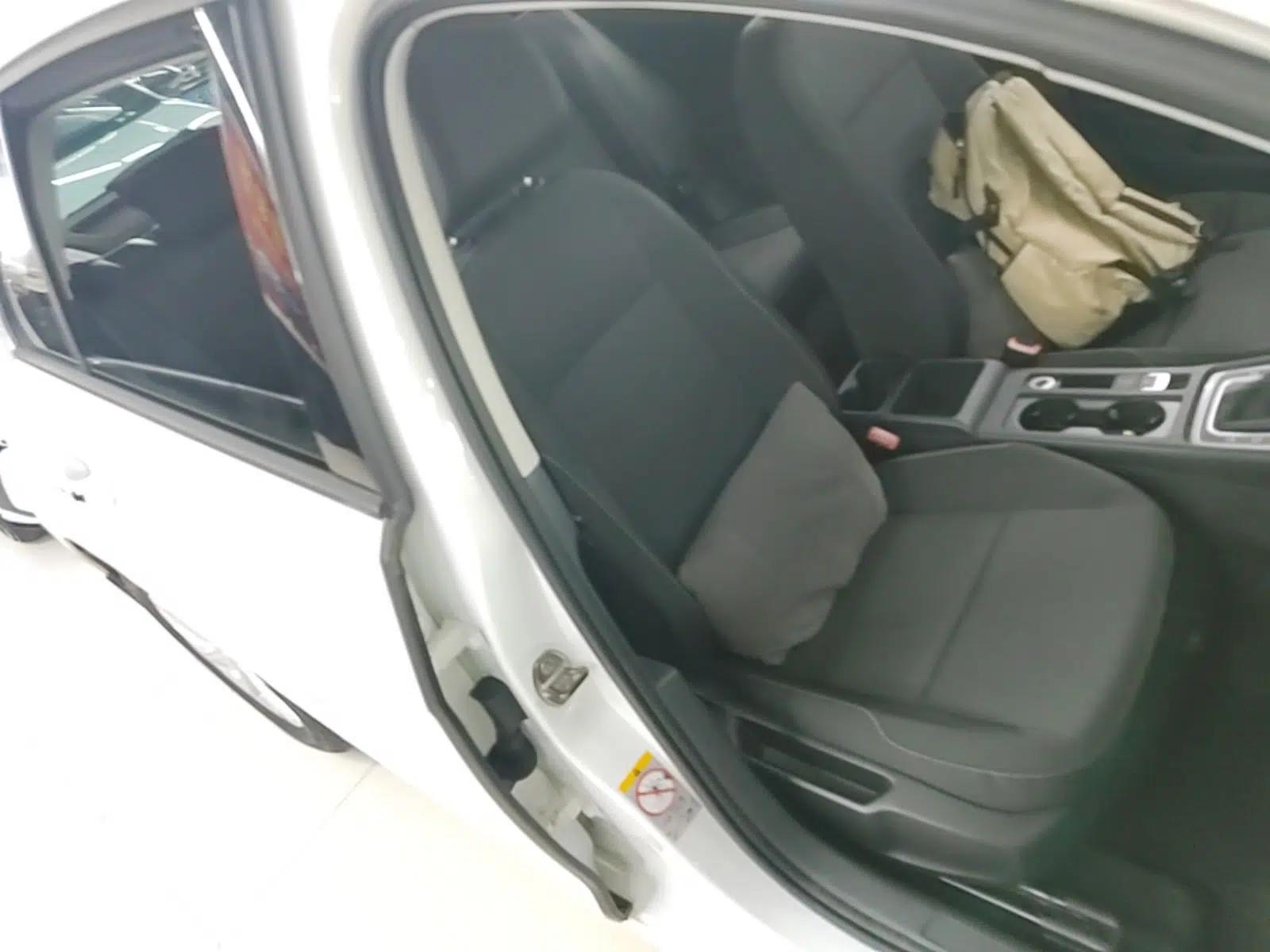 Volkswagen Golf 2014 1.6L Automatic Fashion Model — миниатюра 19