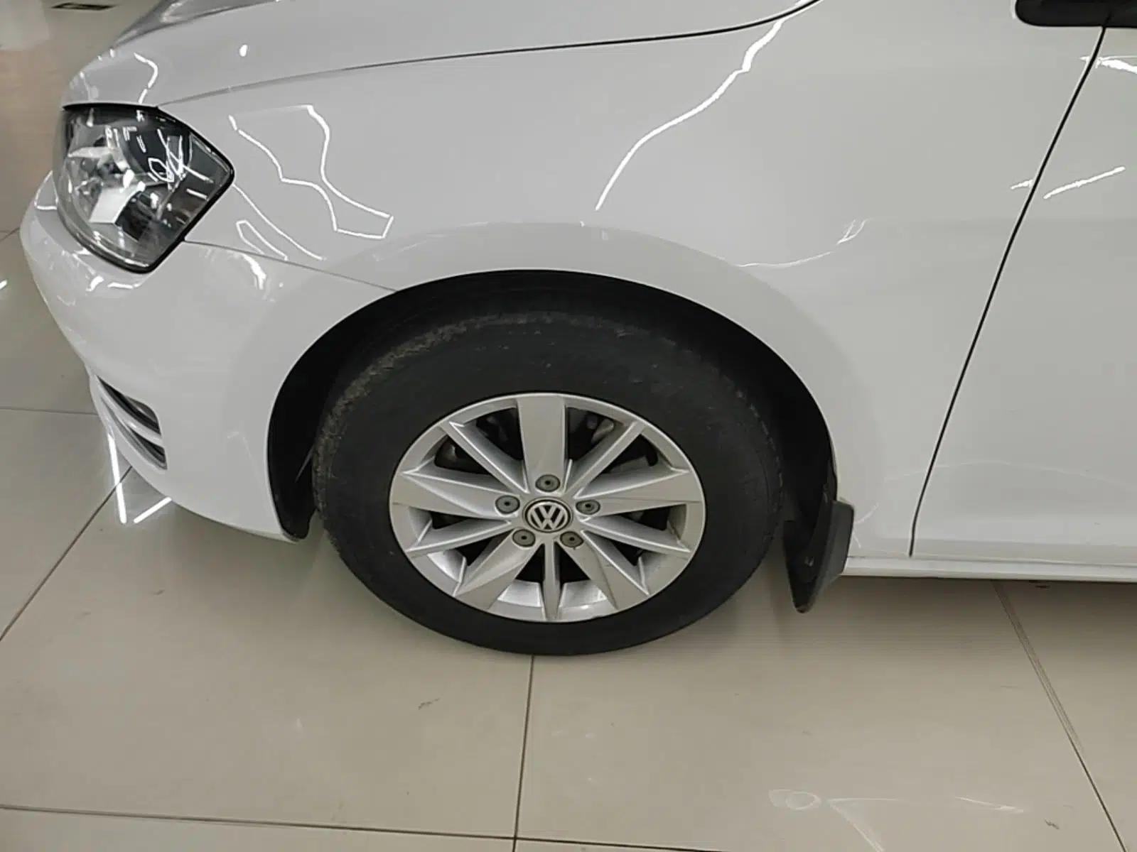 Volkswagen Golf 2014 1.6L Automatic Fashion Model — миниатюра 10
