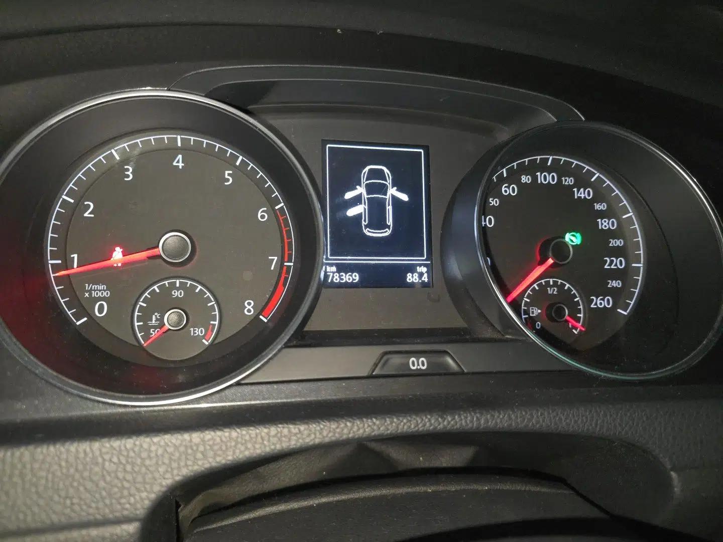 Volkswagen Golf 2018 1.6L Automatic Comfort Model — миниатюра 12