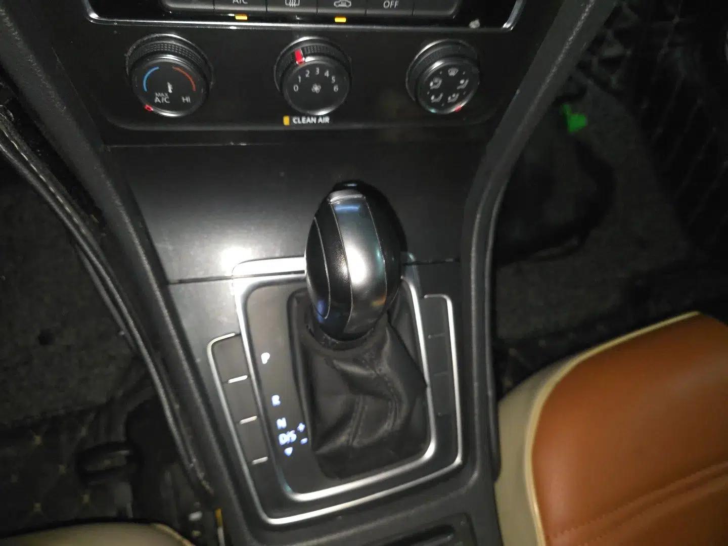 Volkswagen Golf 2018 1.6L Automatic Comfort Model — миниатюра 14