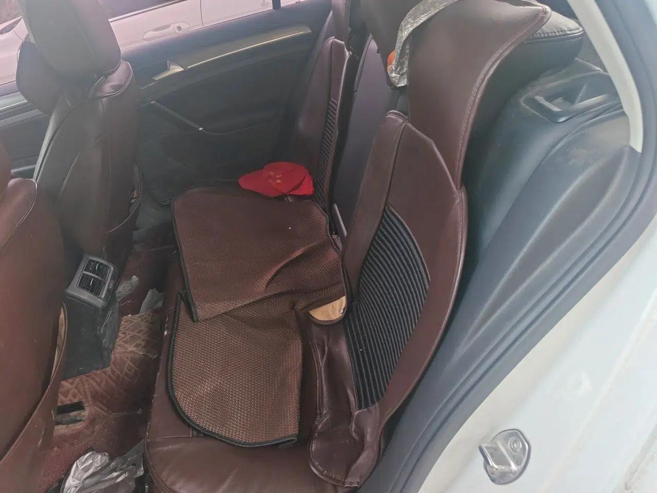 Volkswagen Golf 2016 1.6L Automatic Comfort Model — миниатюра 17