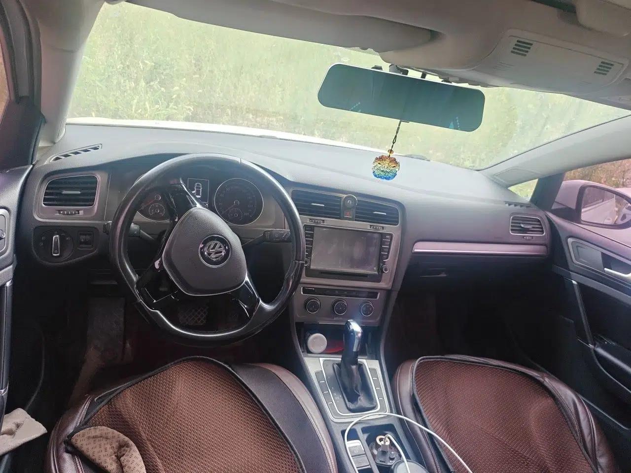 Volkswagen Golf 2016 1.6L Automatic Comfort Model — миниатюра 9