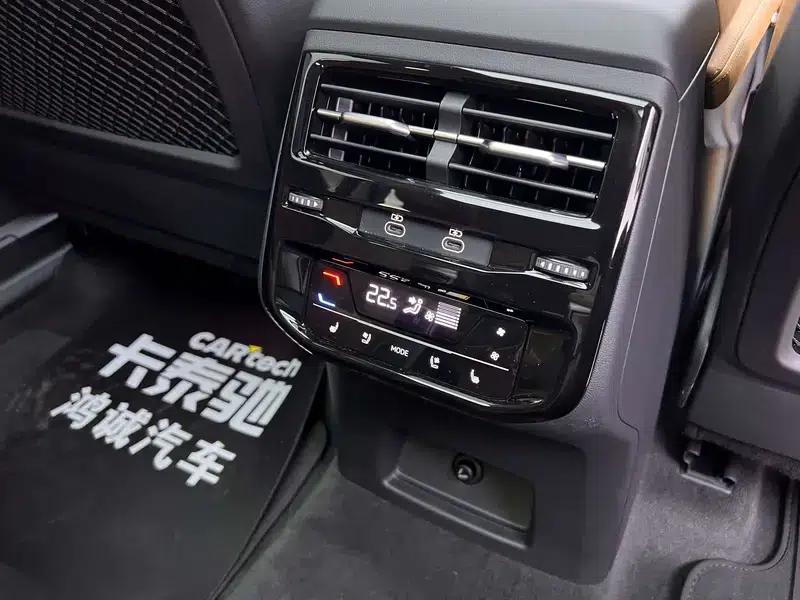Audi Q6 2024 45TFSI quattro Qiyun Edition Yulin Package 6-seater — миниатюра 19