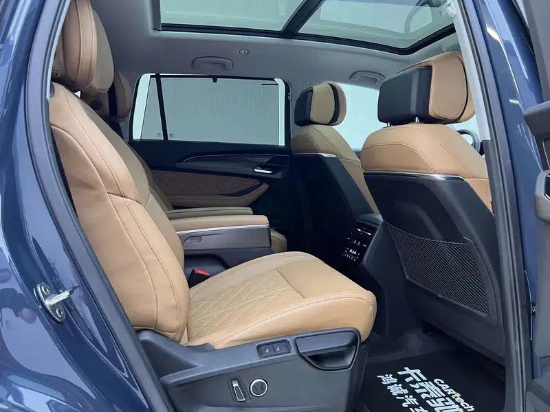 Audi Q6 2024 45TFSI quattro Qiyun Edition Yulin Package 6-seater — миниатюра 26