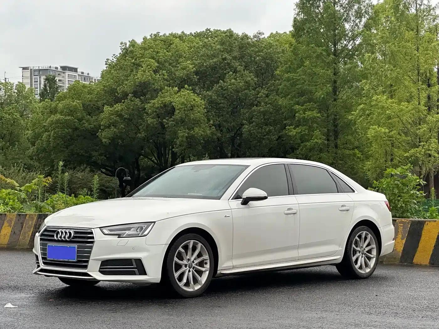 Audi A4L 2018 30th Anniversary Edition 40 TFSI Fashion Model — миниатюра 1