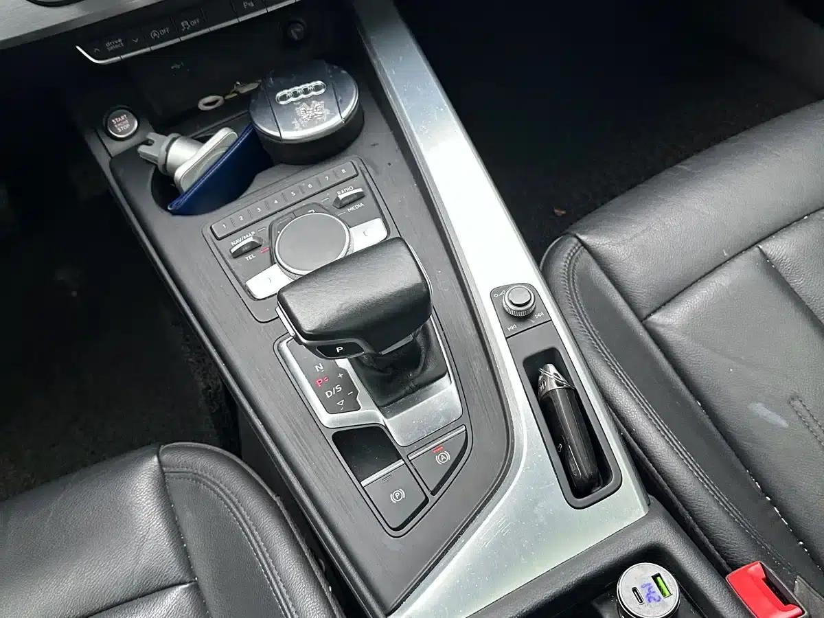 Audi A4L 2018 30th Anniversary Edition 40 TFSI Fashion Model — миниатюра 19