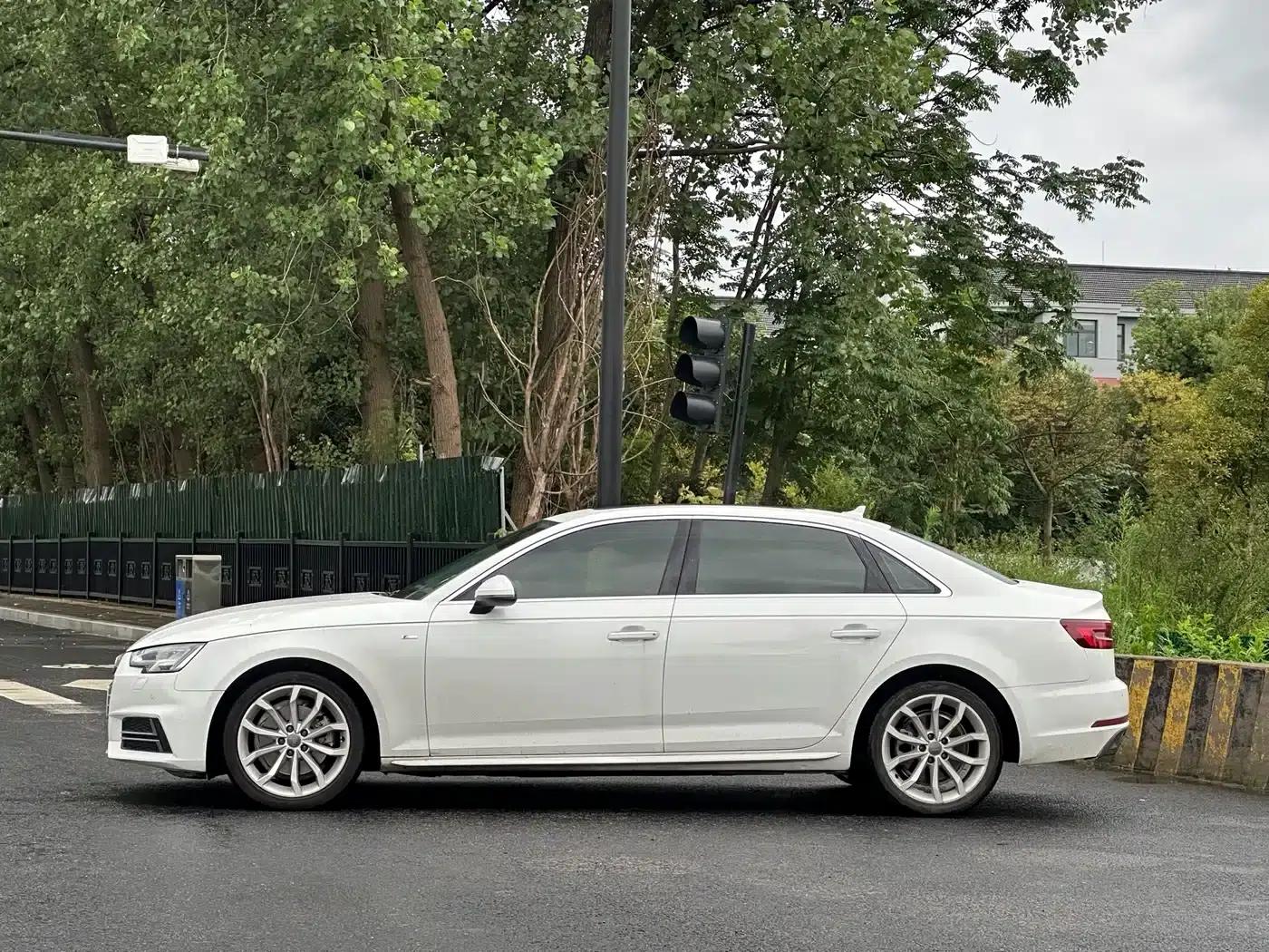 Audi A4L 2018 30th Anniversary Edition 40 TFSI Fashion Model — миниатюра 4