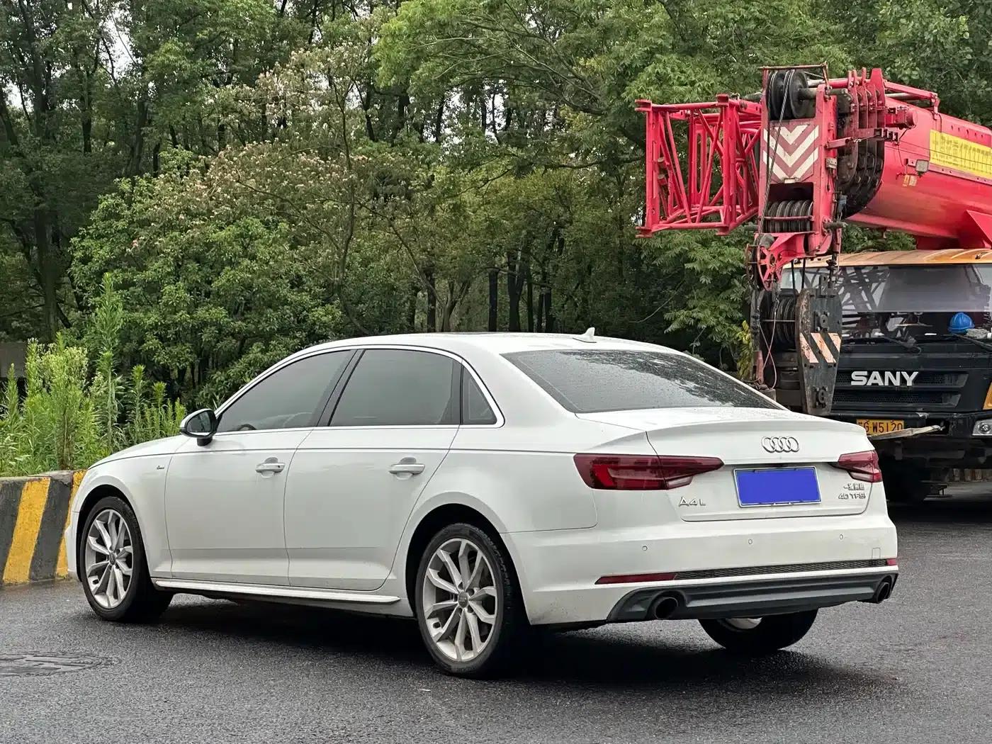 Audi A4L 2018 30th Anniversary Edition 40 TFSI Fashion Model — миниатюра 5
