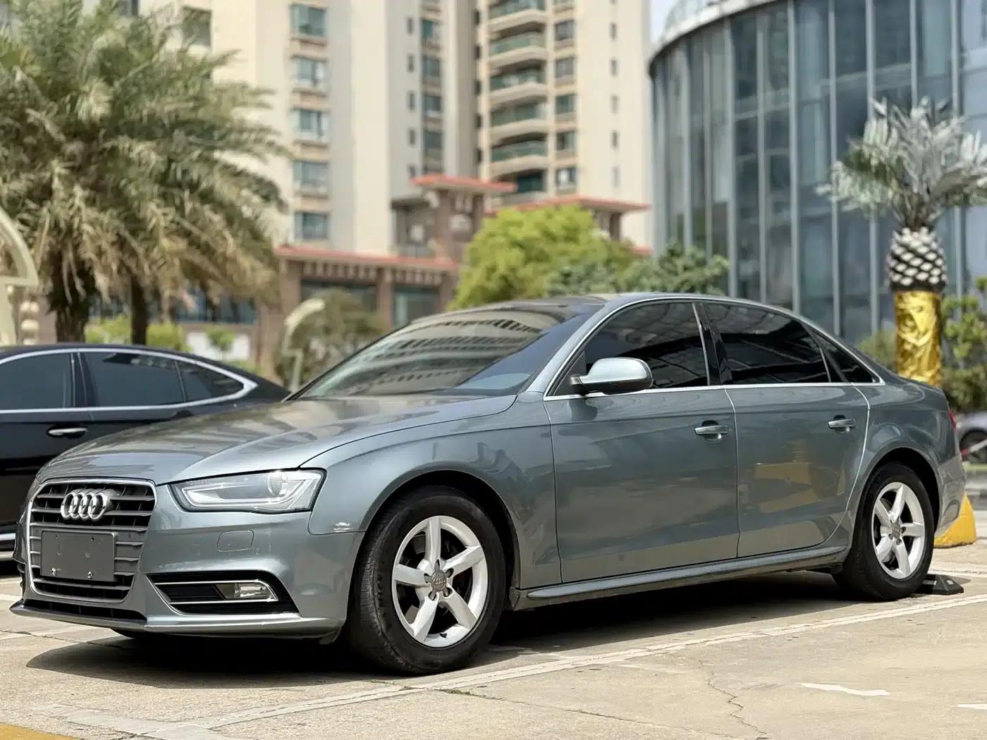 Audi A4L 2013 35 TFSI Automatic Standard Edition — миниатюра 1
