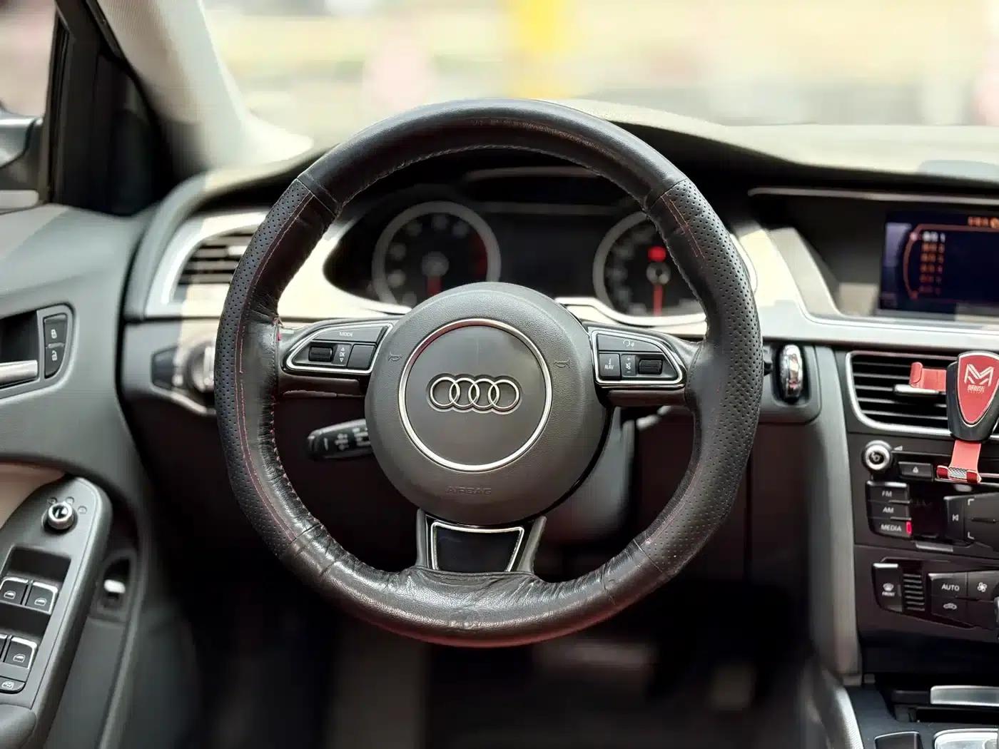 Audi A4L 2013 35 TFSI Automatic Standard Edition — миниатюра 7