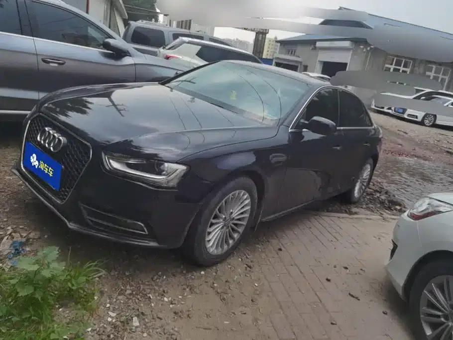 Audi A4L 2013 35 TFSI Automatic Standard Edition — миниатюра 1