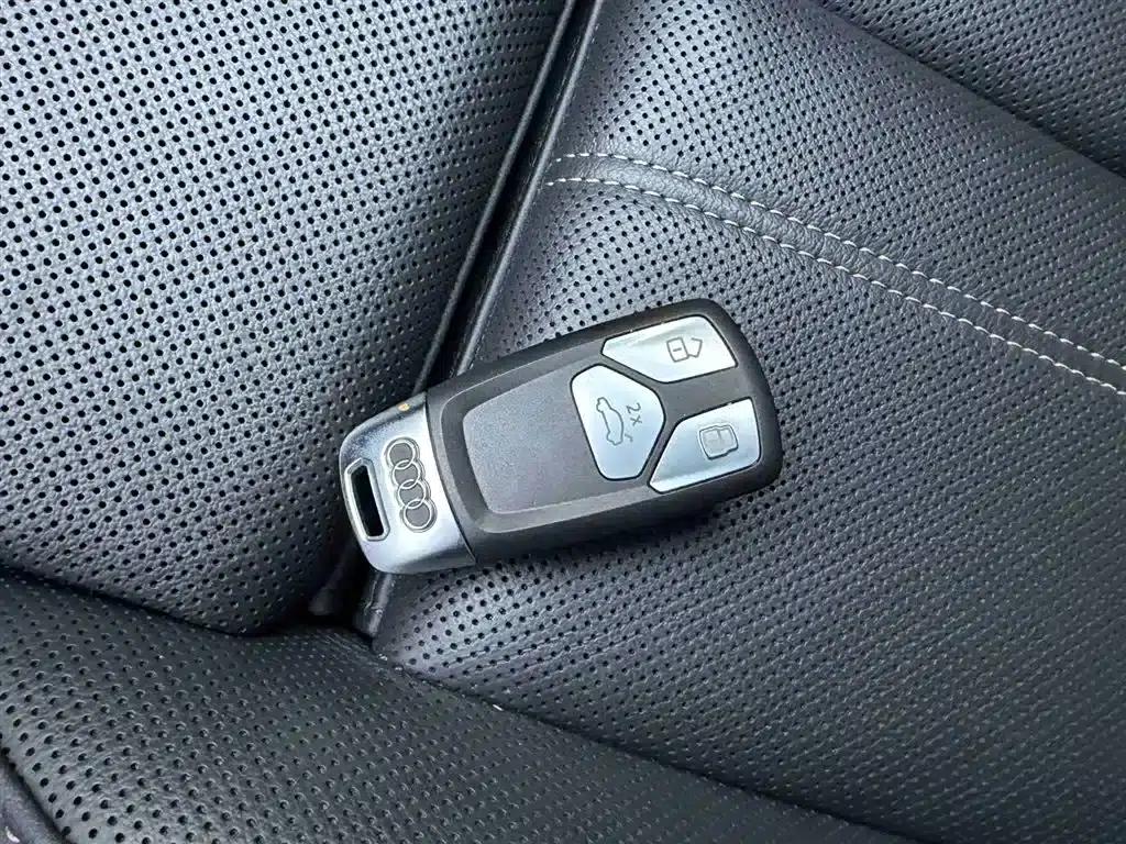 2024 Audi A4L 40 TFSI quattro RS Package (Sports Edition) — миниатюра 17
