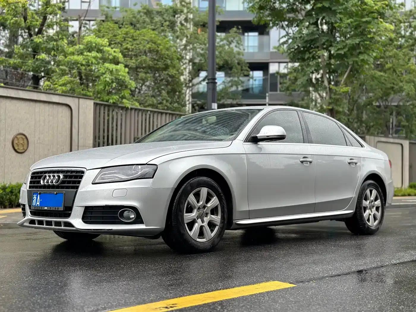 Audi A4L 2011 2.0 TFSI Standard Edition — миниатюра 1