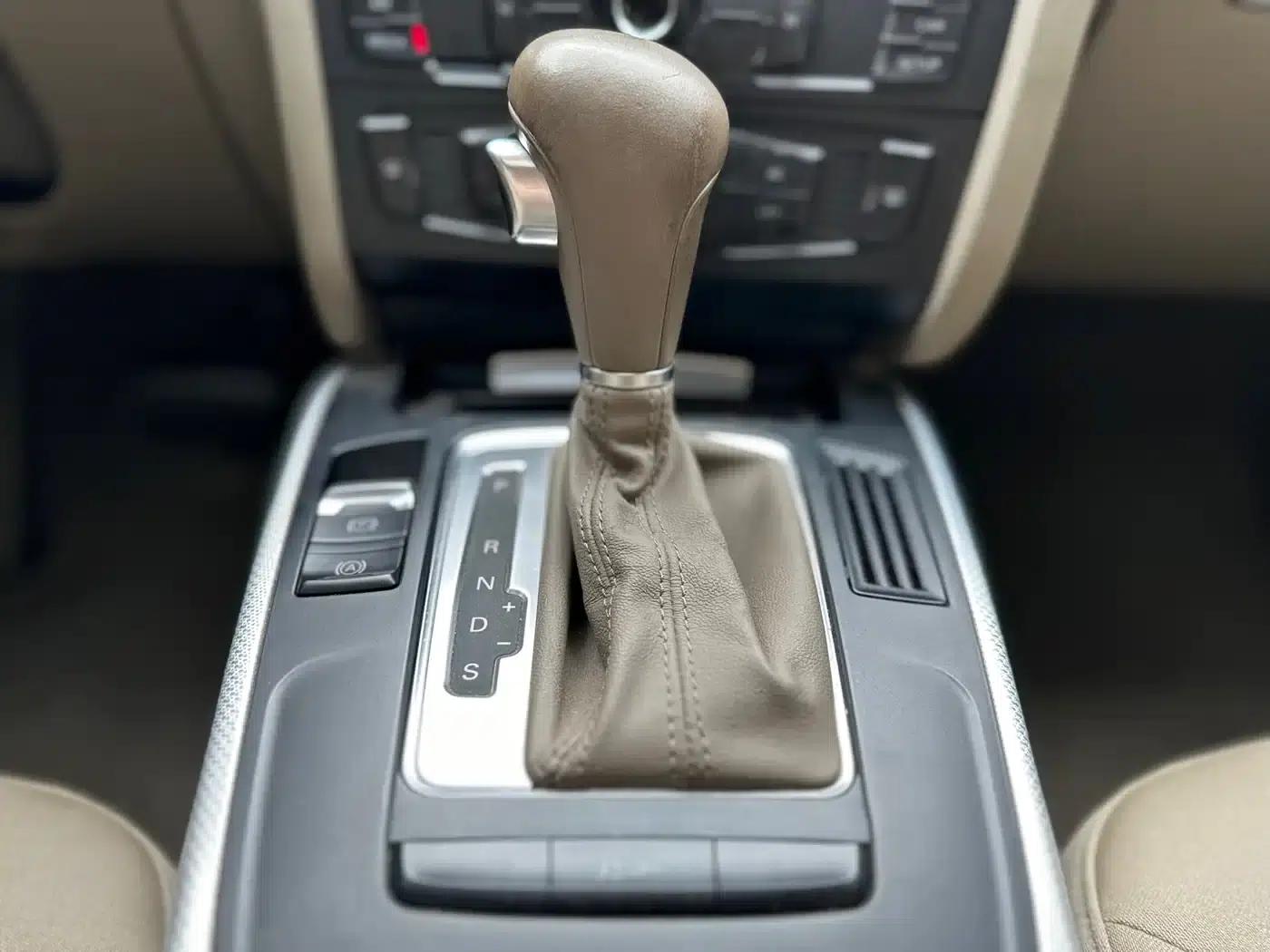 Audi A4L 2011 2.0 TFSI Standard Edition — миниатюра 14