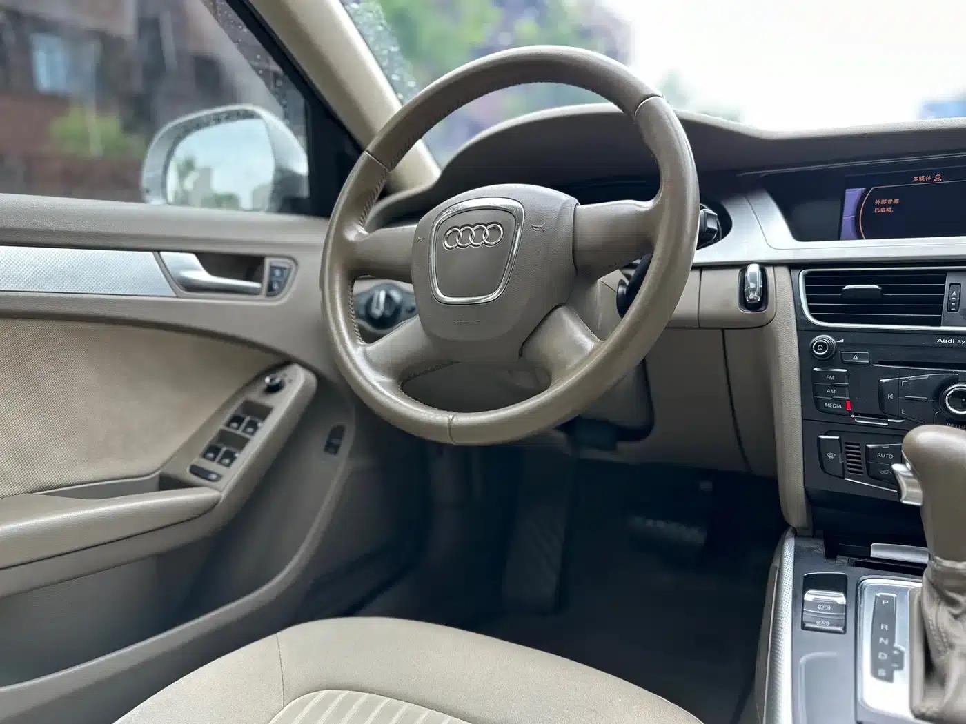 Audi A4L 2011 2.0 TFSI Standard Edition — миниатюра 16