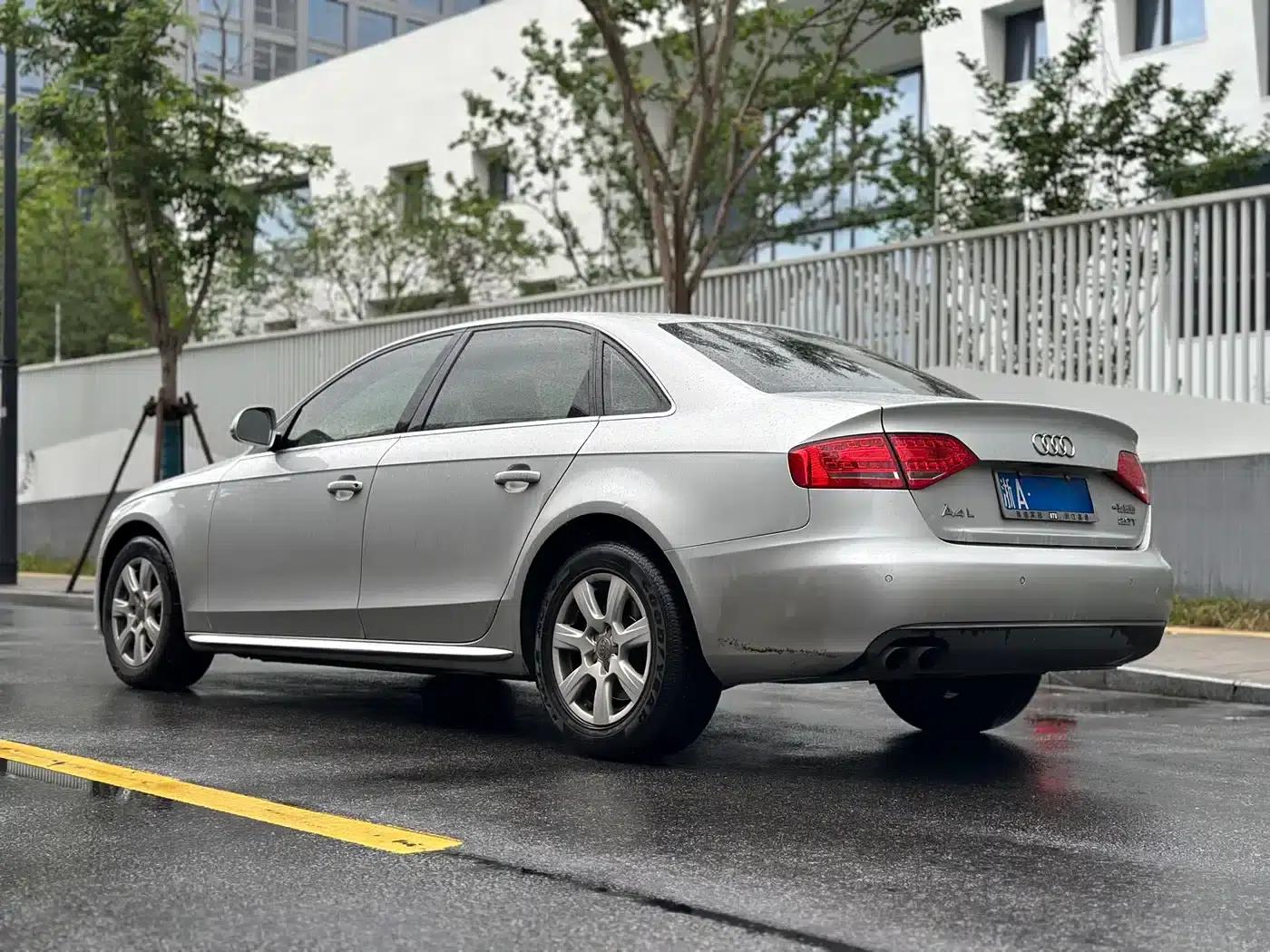 Audi A4L 2011 2.0 TFSI Standard Edition — миниатюра 18