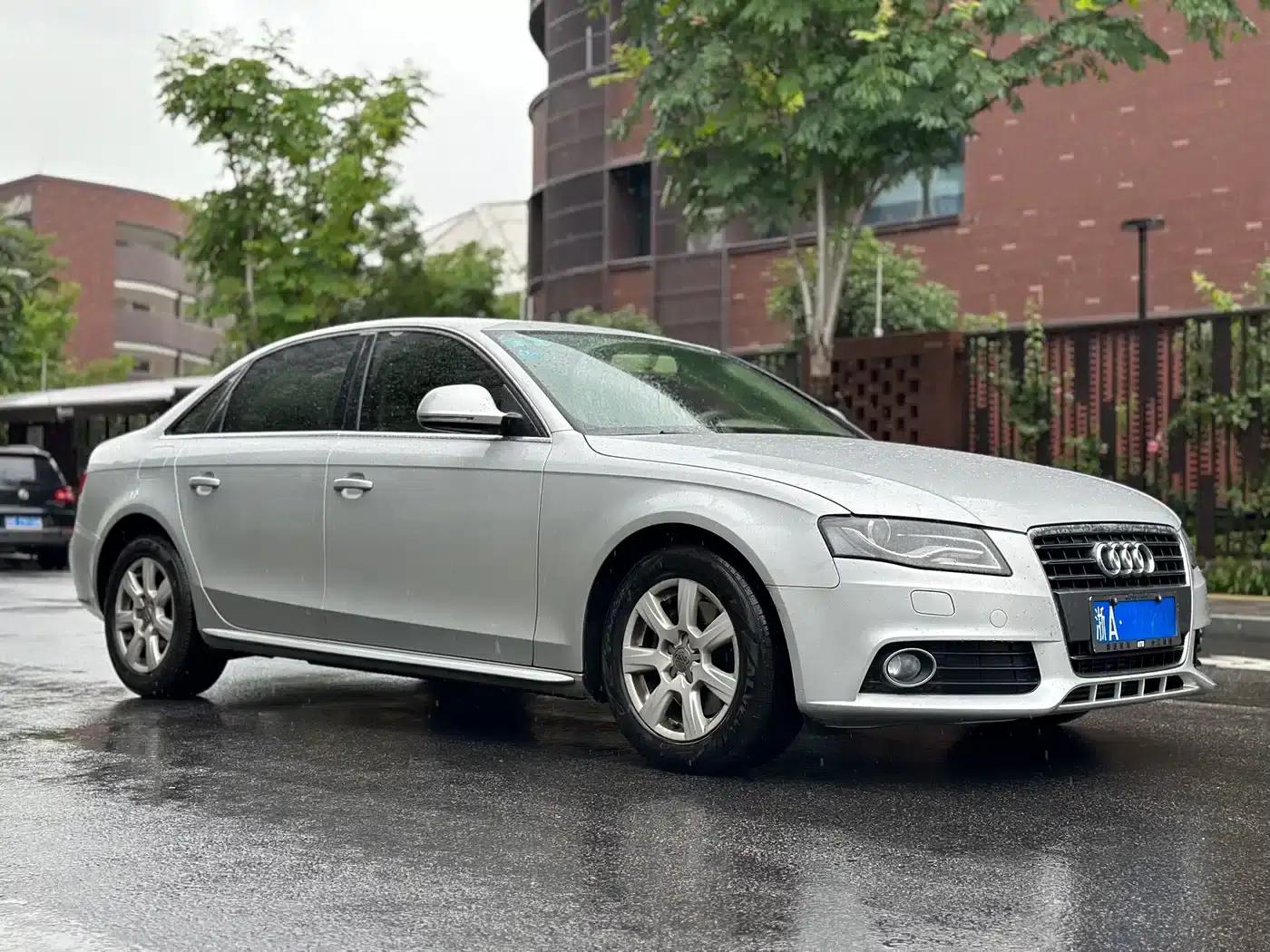 Audi A4L 2011 2.0 TFSI Standard Edition — миниатюра 3